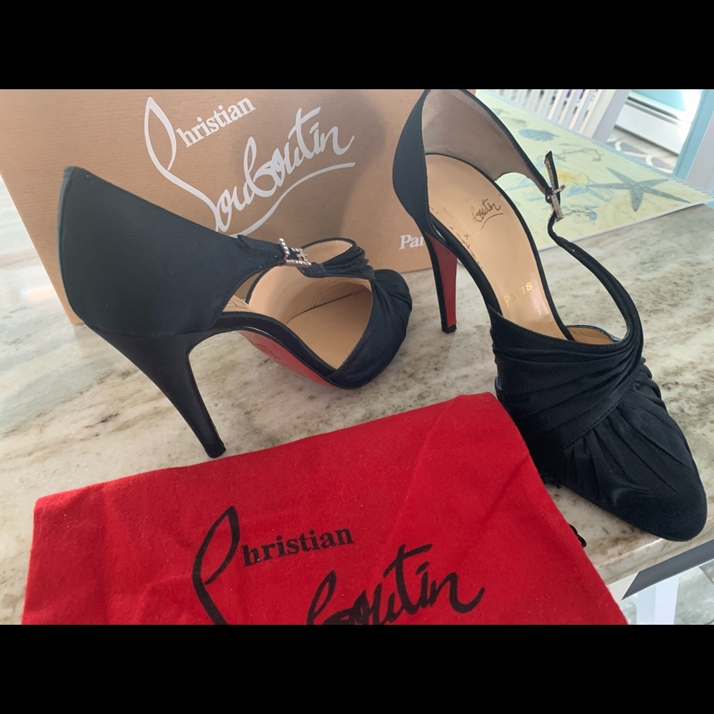Louboutin Black Drapinight Crepe Satin Pump sz 39